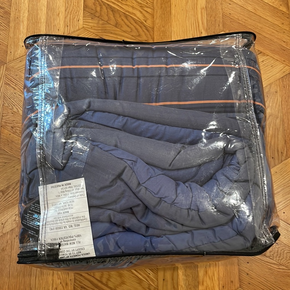 Frye 3 piece bedding King size Comforter set - Picture 7 of 9